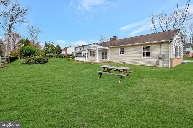 Building Photo - 719 Halstead Rd