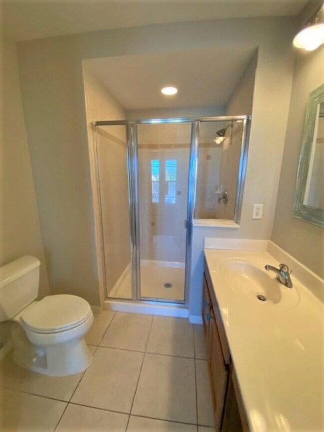 Building Photo - 3 Bedroom 2 Bathroom top floor condo at the Terraces of East Village.