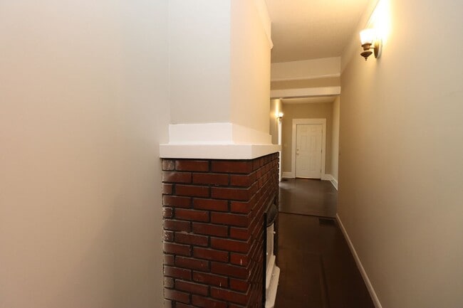Building Photo - Historic 2 Bedroom in University Hill – Wa...