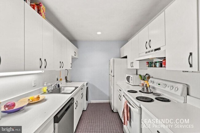 Building Photo - 1930 New Hampshire Ave NW