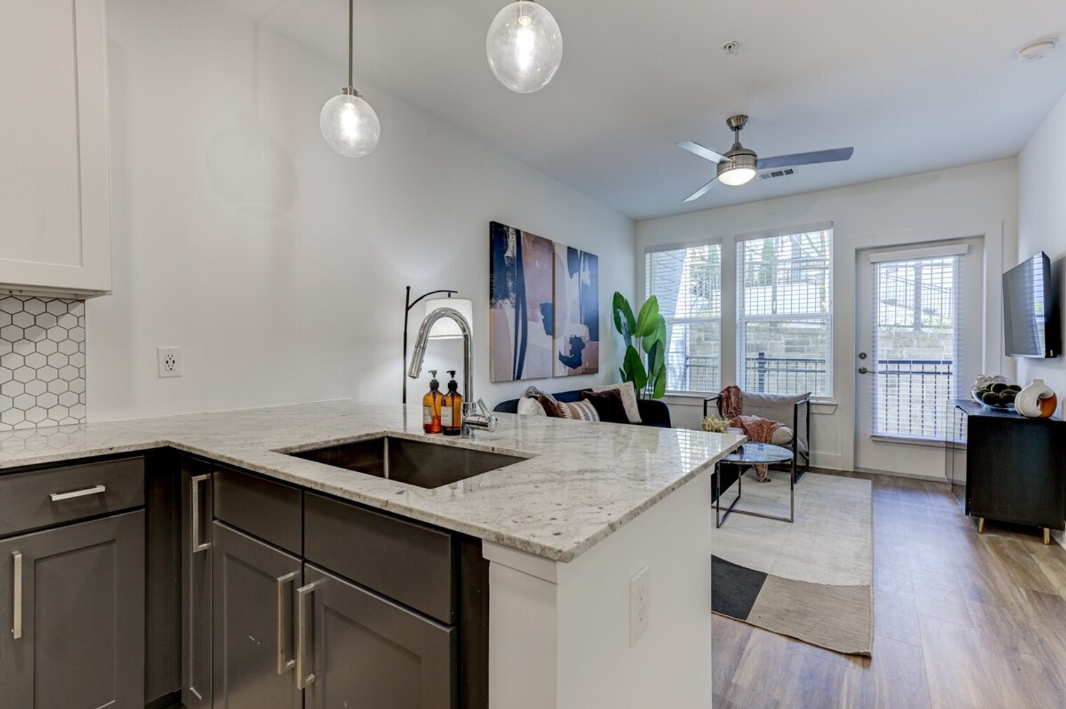 Building Photo - 308 Gibson St SE