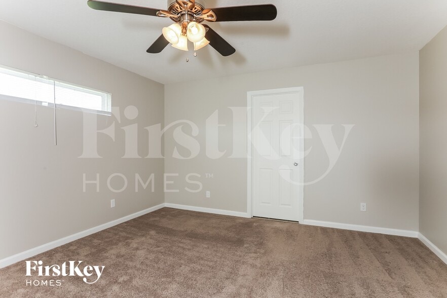 Building Photo - 461 SW Kestor Dr