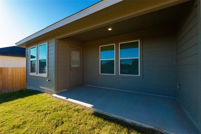 Building Photo - 223 Las Lomas Dr