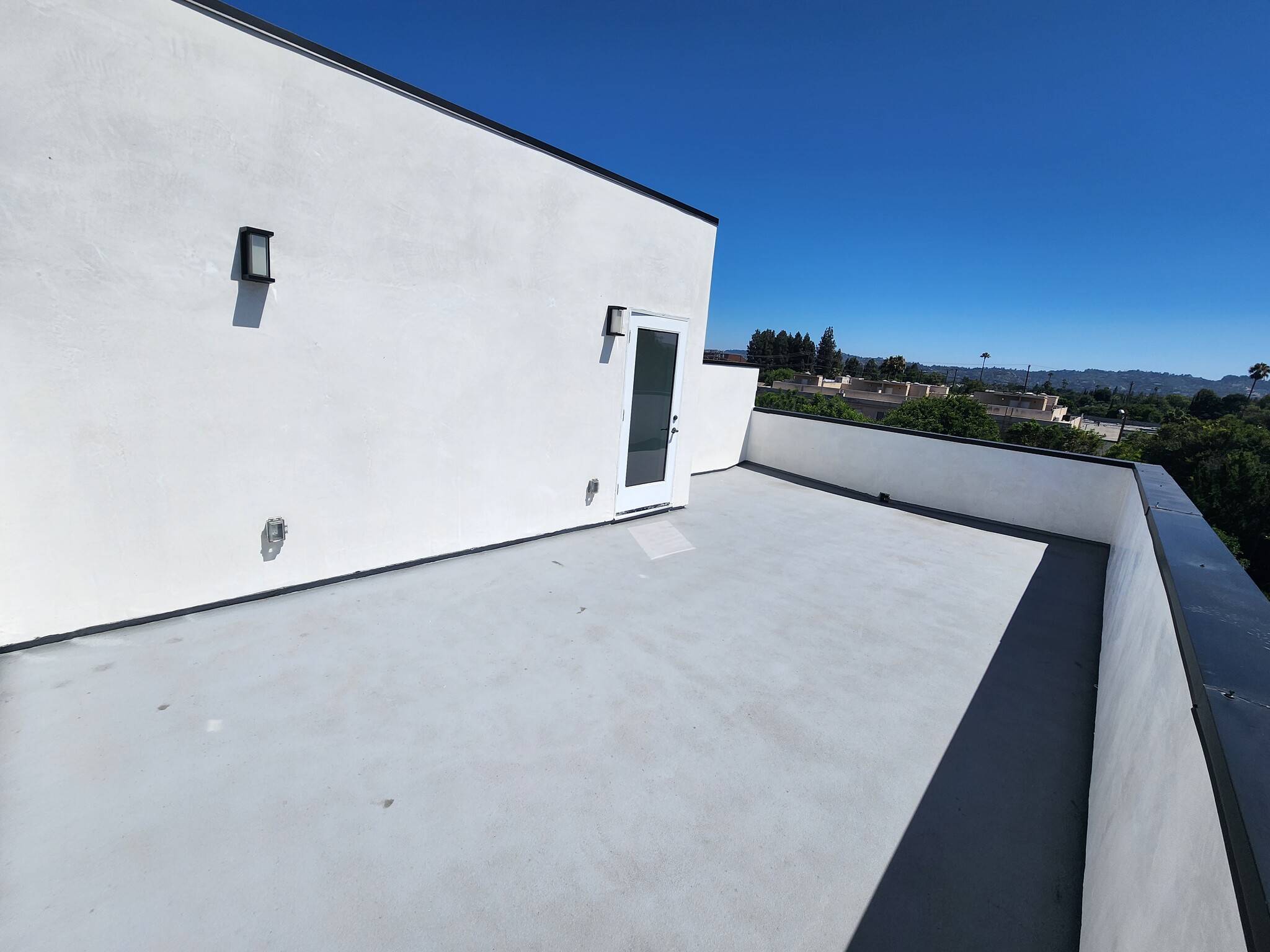 Building Photo - 6061 Fulton Ave