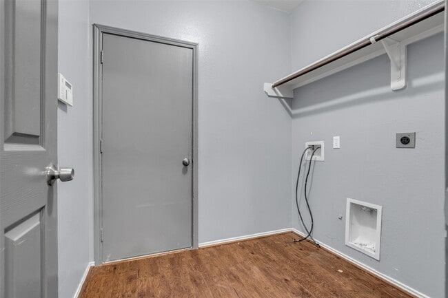 Building Photo - 9327 Delicado Dr