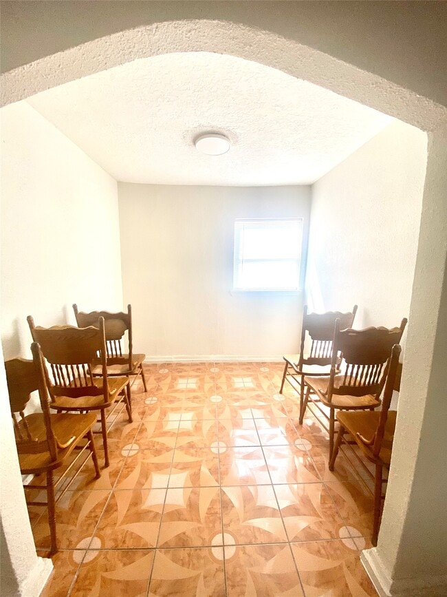 Building Photo - 6518 Linden St