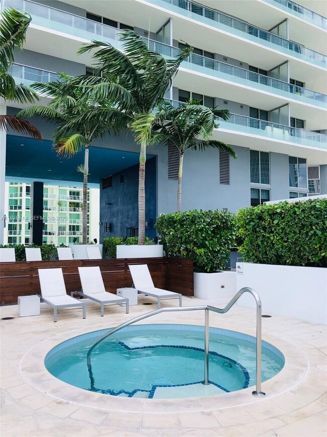 Building Photo - 1300 Brickell Bay Dr