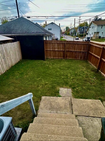 Backyard - 1291 N 6th St