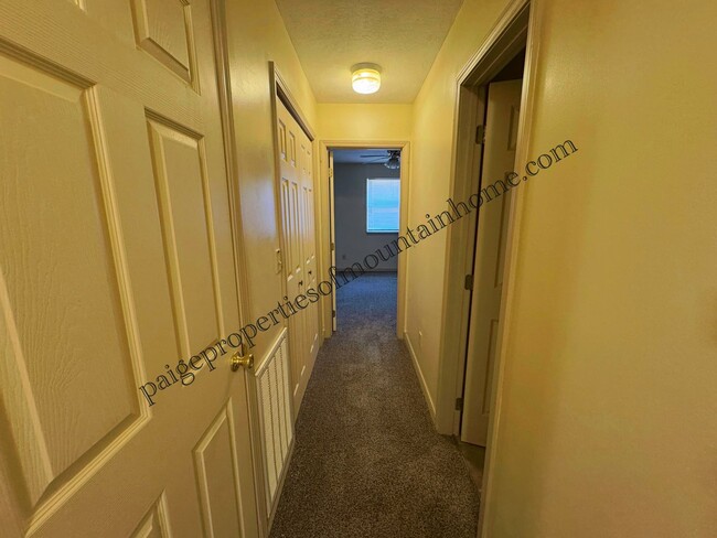 Building Photo - 1218/1220 Ridgecrest