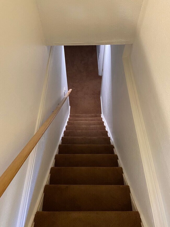 Building Photo - Beautiful 3 bed/2 bath On South Hill!