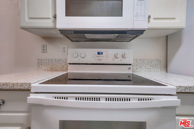 Building Photo - 2308 Schader Dr