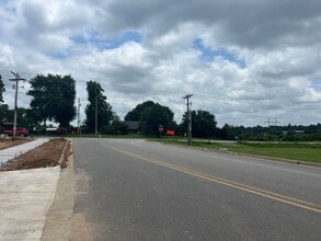 Building Photo - COX-NORTHRIDGE DR-2