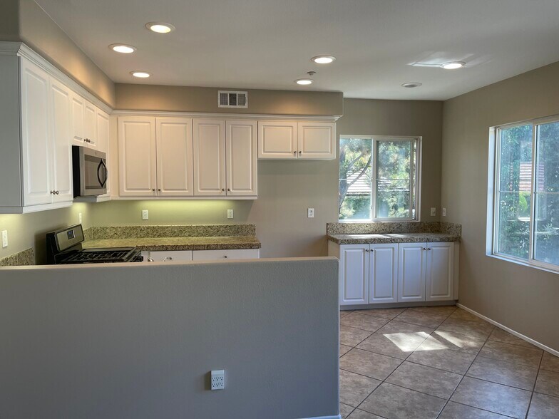 Building Photo - 33690 Willow Haven Ln