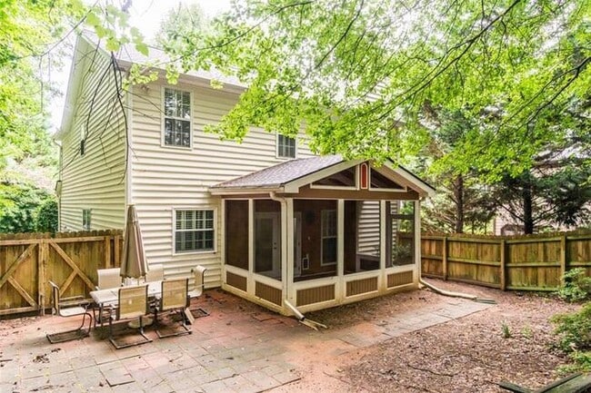 Building Photo - Alpharetta 4 bedroom home with large fenced in backyard