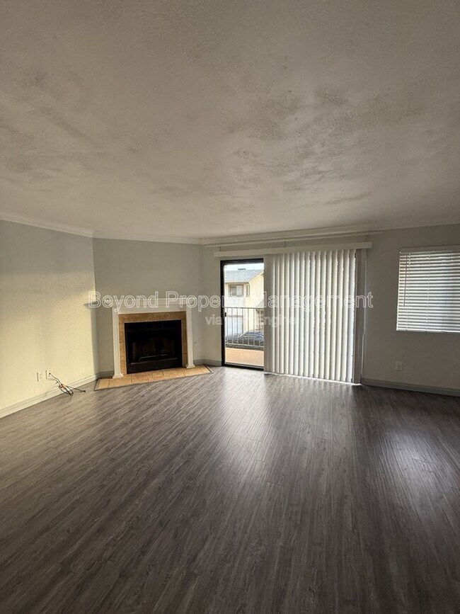 Building Photo - 8535 Paradise Valley Rd