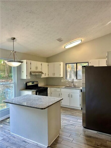 Building Photo - 3897 Murdock Ln