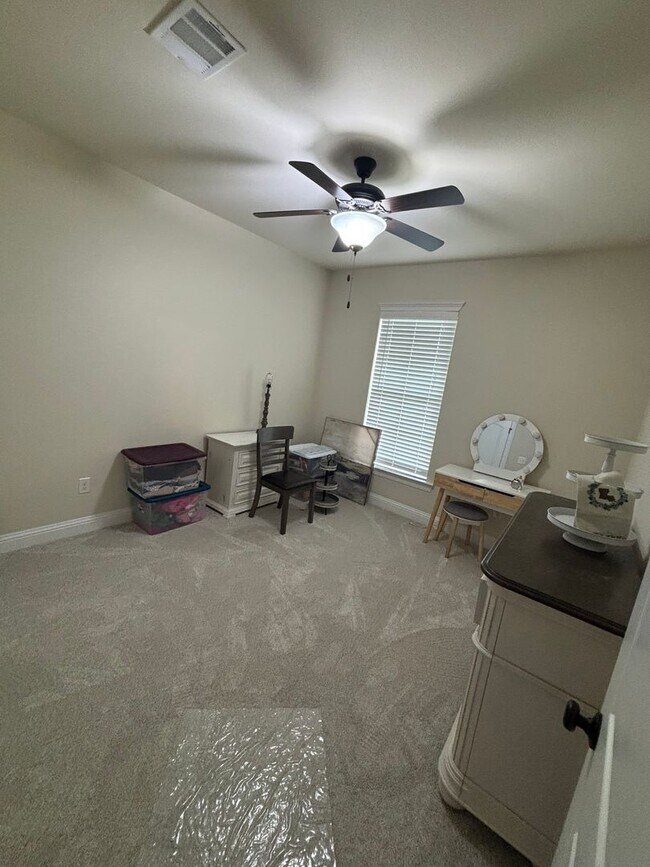 Building Photo - Beautiful 3 Bedroom home in Lucian Fields