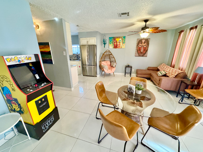 Building Photo - 5333 Longridge Ave