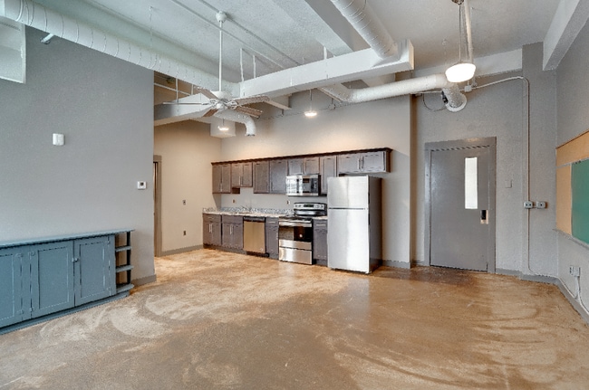 Building Photo - 1009 Highland Ave