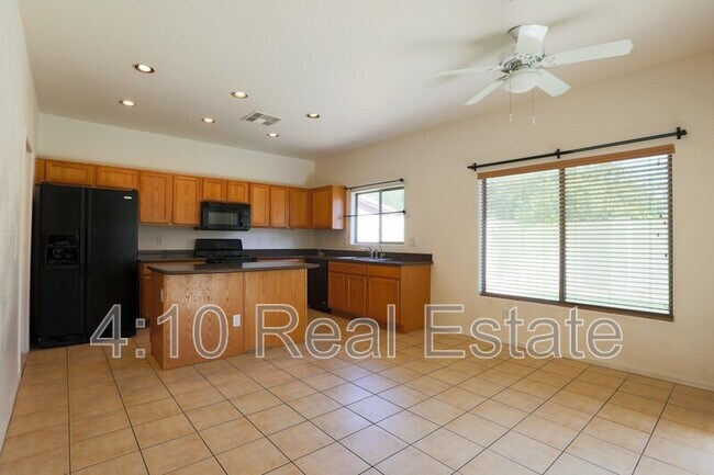 Building Photo - 2644 E Chester Dr