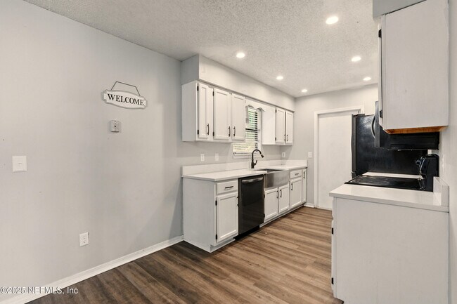 Building Photo - 6343 Alfredo Ct