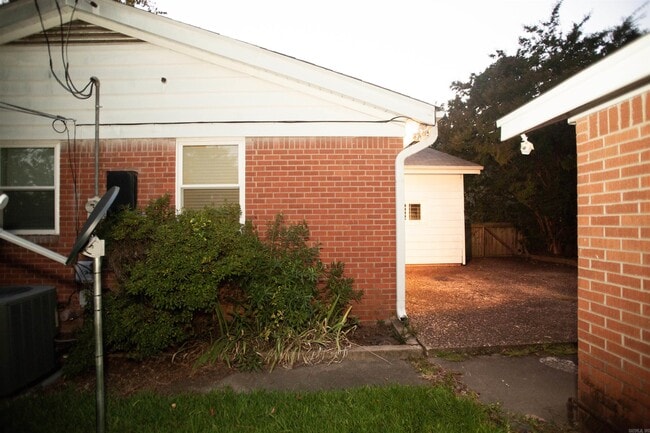 Building Photo - 19 Fairmont Dr