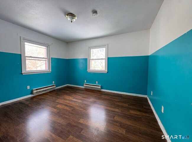 Building Photo - 65 Donna Dr