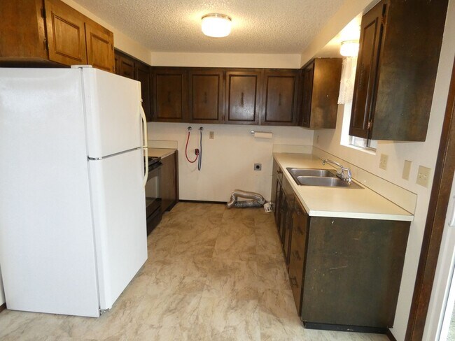 Building Photo - APPLICATION PENDING - Tastefully Maintained Charmer