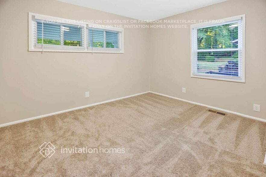 Building Photo - 3473 Pinehill Dr