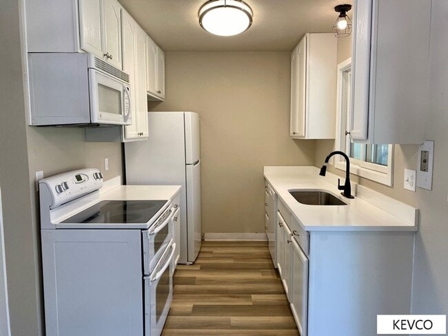 Building Photo - Bright Home with Massive Backyard!