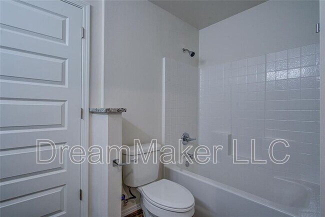 Building Photo - 2328 27th Ct