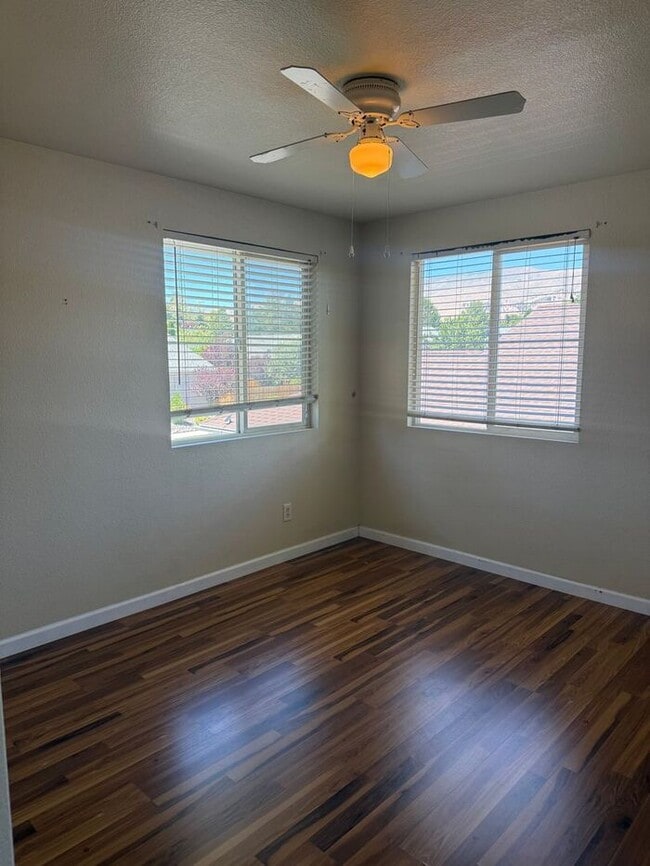 Building Photo - Spacious 3BR/2.5BA Home in Northwest Reno