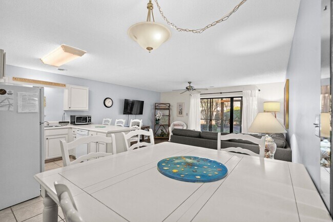 Building Photo - 1st Floor Seasonal Rental Available Octobe...