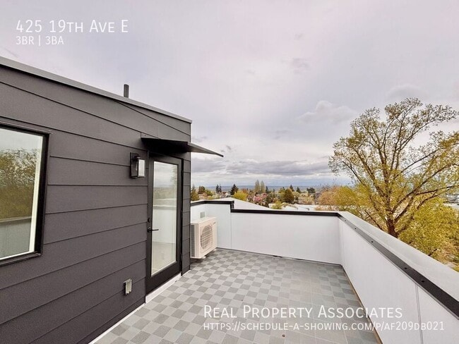 Building Photo - 425 19th Ave E