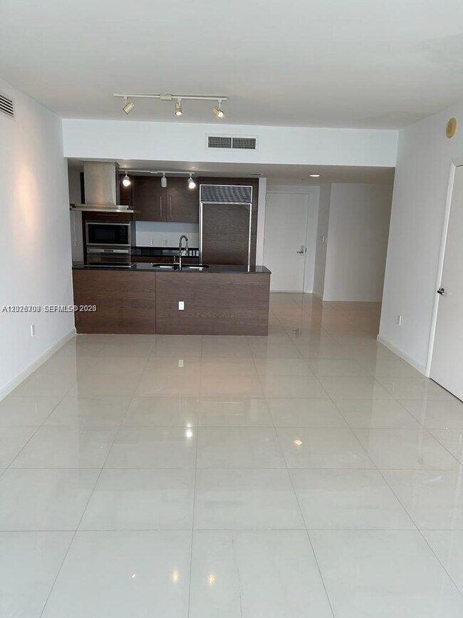 Building Photo - 495 Brickell Ave