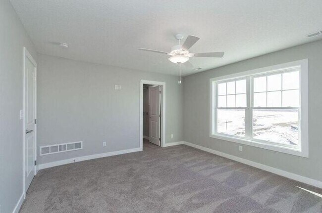 Building Photo - 1409 NE Primrose Ln