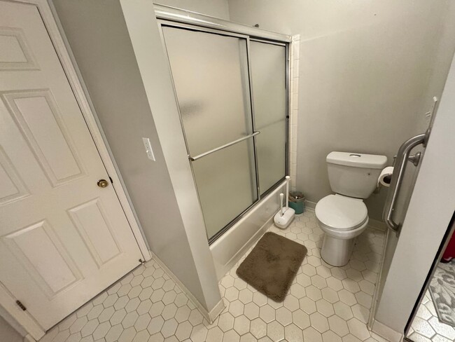 Building Photo - 3201 Lenox Rd NE