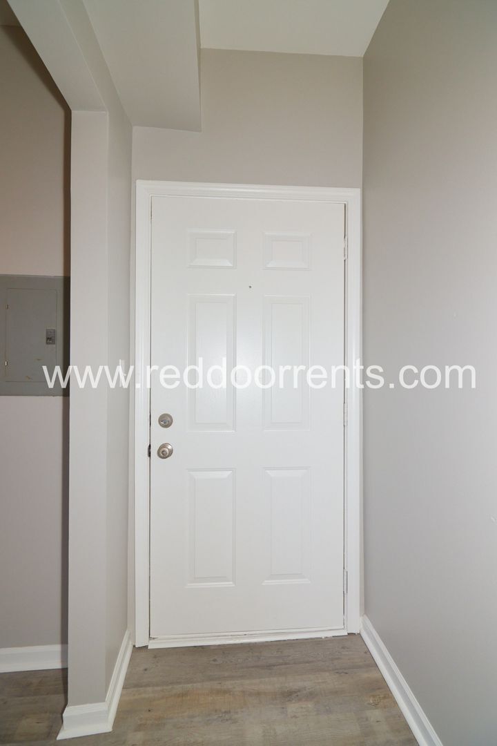 Building Photo - 1337 E Market St