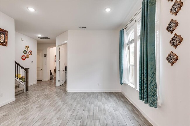Building Photo - 833 Whitetail Dr