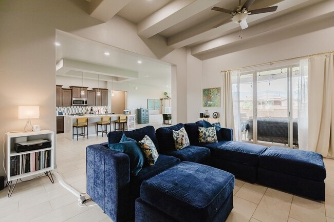 Building Photo - Modern 5 Bedroom Home with Solar Panels - MOVE IN SPECIAL: FIRST MONTH FREE!