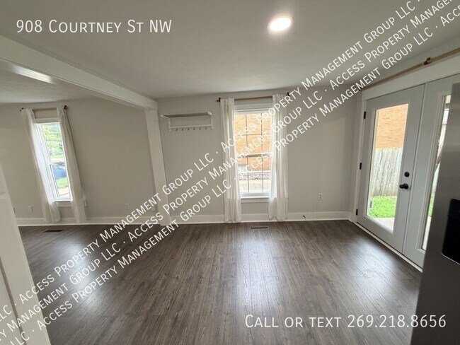 Building Photo - 908 Courtney St NW