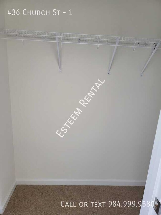 Building Photo - 436 Church St