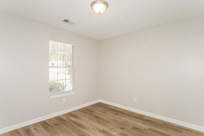 Building Photo - 5769 Saranac Ave