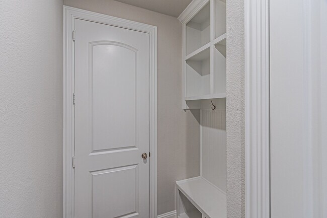 Building Photo - 3231 Tobias Ln