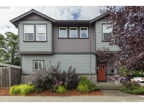 Building Photo - Incredible 2 Bed 1.5 Bath + Den  in N Portland near Peninsula Park! A/C and More!