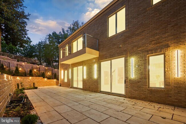 Building Photo - 4509 Foxhall Cres NW