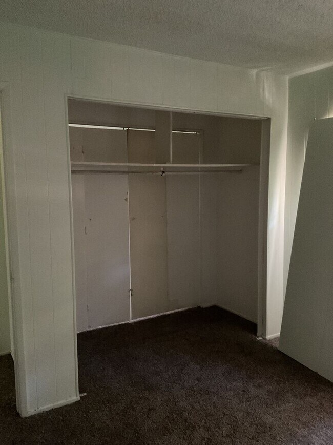 Building Photo - Two story 4 bedroom 2 bath home, Magalia