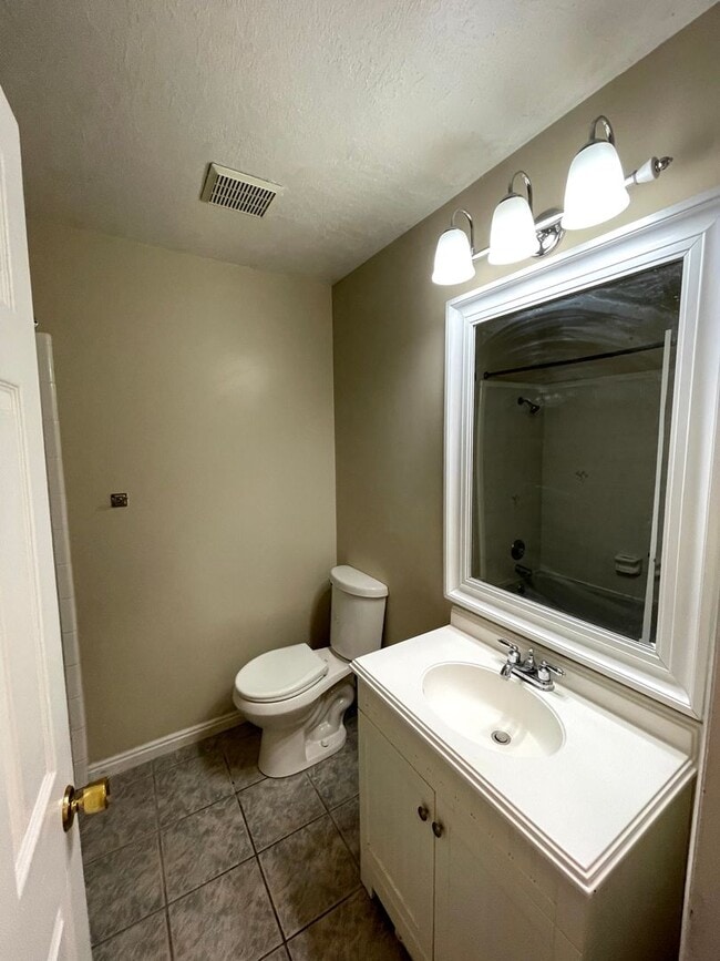 Building Photo - Great 4 Bed/3 Bath home in Layton