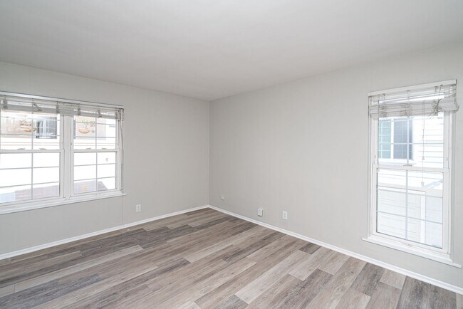 Building Photo - 314 E Bay Ave