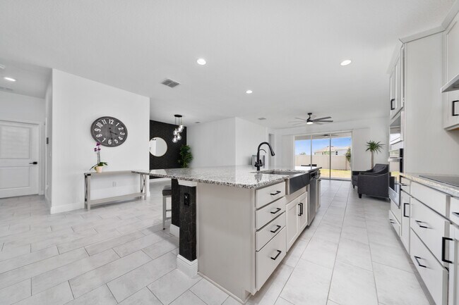 Building Photo - 2591 Seagirt Wy